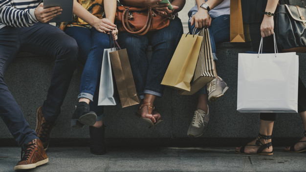 girlfriends-going-shopping-concept_53876-86016